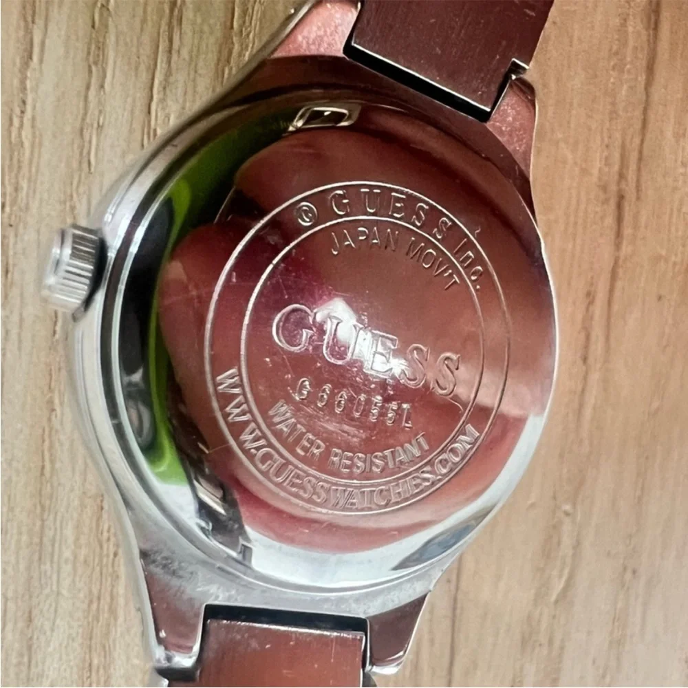 Guess dainty ladies lavender dial silver tone bracelet watch NEW BATTERY
